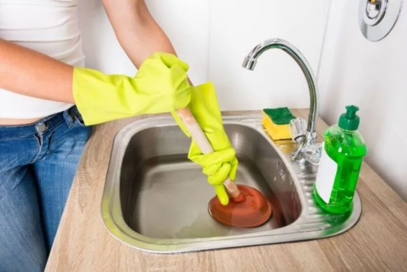 dụng cụ thông cống nghẹt